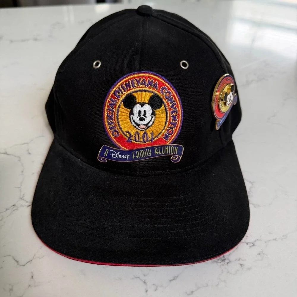Disneyana Convention 2001 Family Reunion Hat Pin Disneyland Resort NWT Rare Cap